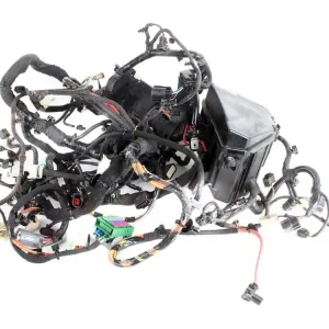 Rabat WIZKA ELEKTRYCZNA KOMORY SILNIKA VOLVO XC60 XC90 II LIFT 32356540 FU000421